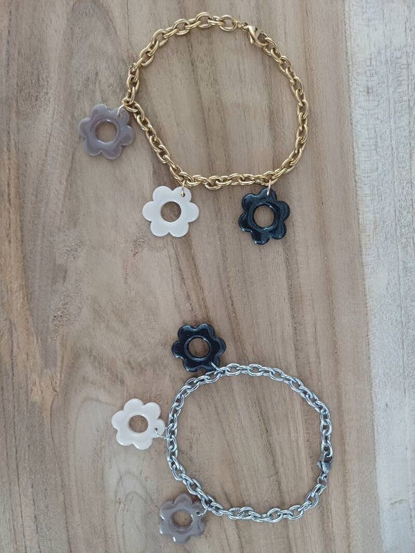 Bracelet 3 breloques fleurs