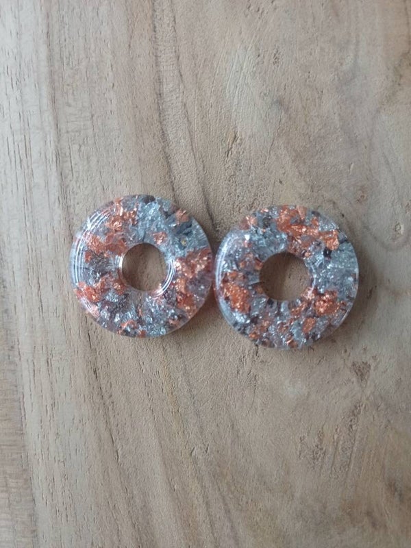 Donuts avec feuilles d'argent et cuivre