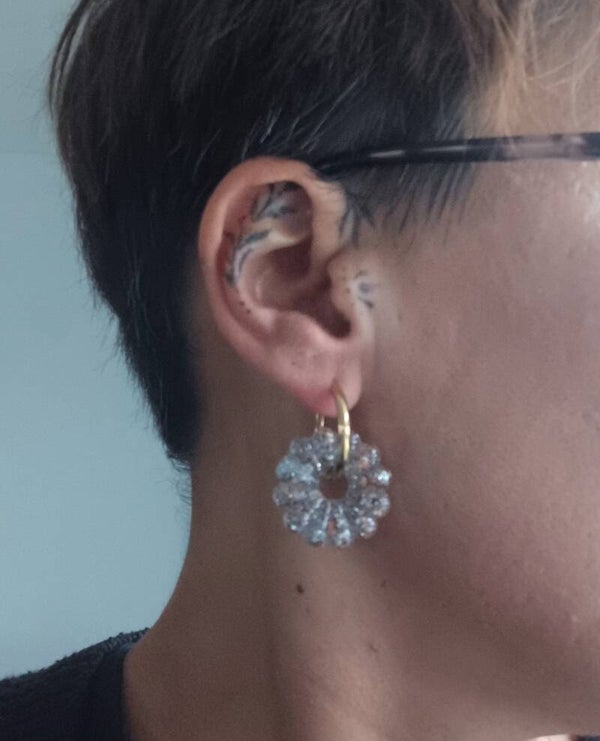 Margot avec paillettes claires et feuilles cuivrées
