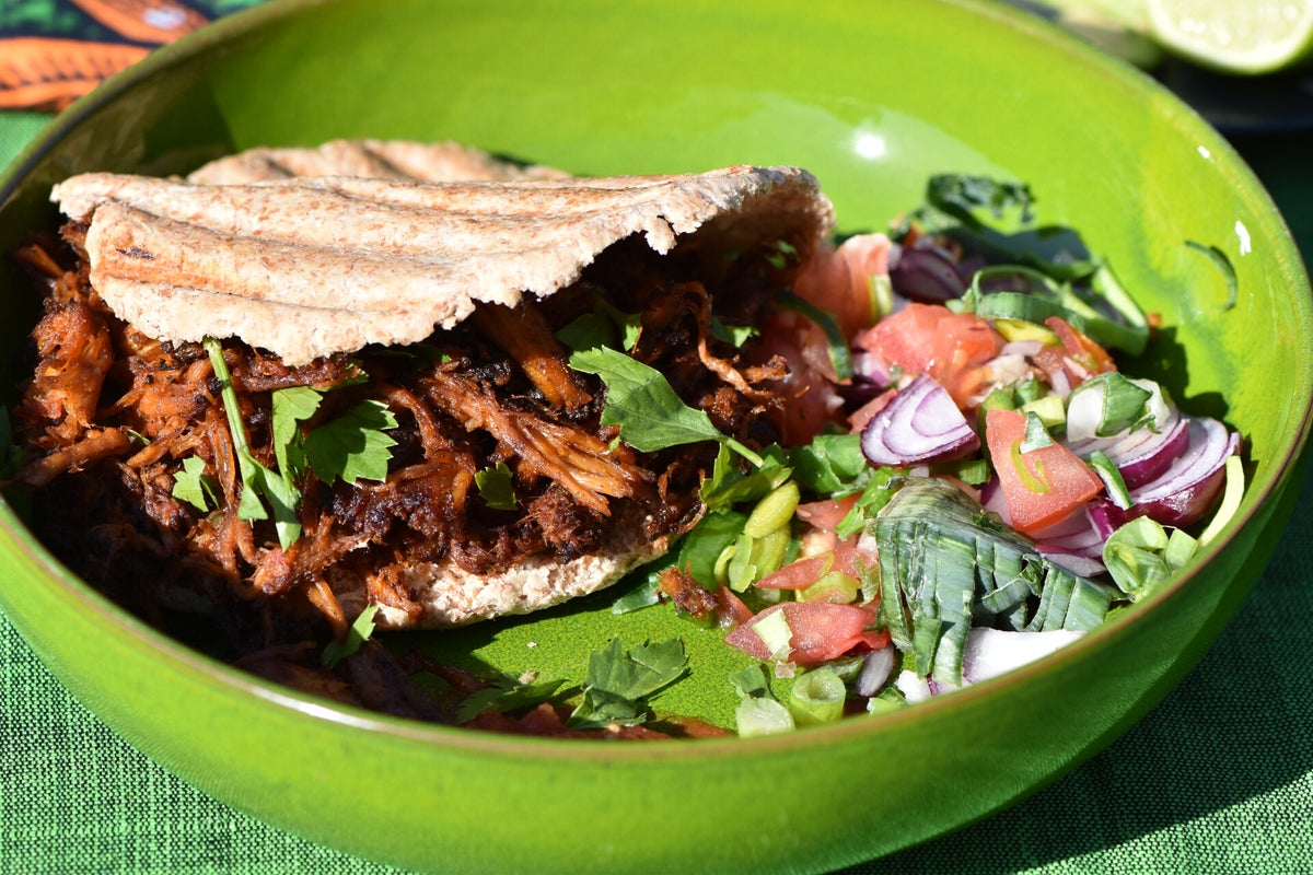 Creole stir-fry strips with salad / Creole paste & recipes / Curry Pastes / Recipes | Sorgh & Hoop