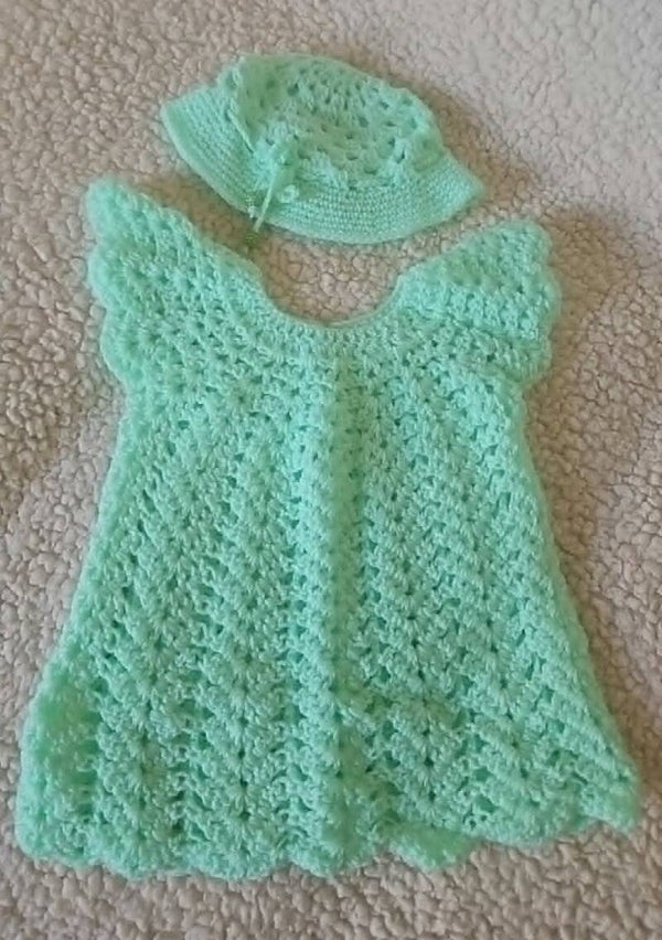 Robe et bonnet vert pistache 3/6 mois
