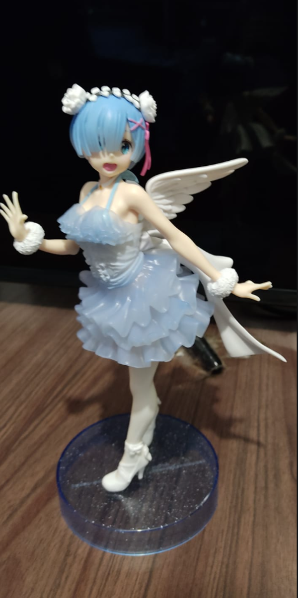 Figura de Rem de Rezero versión angel