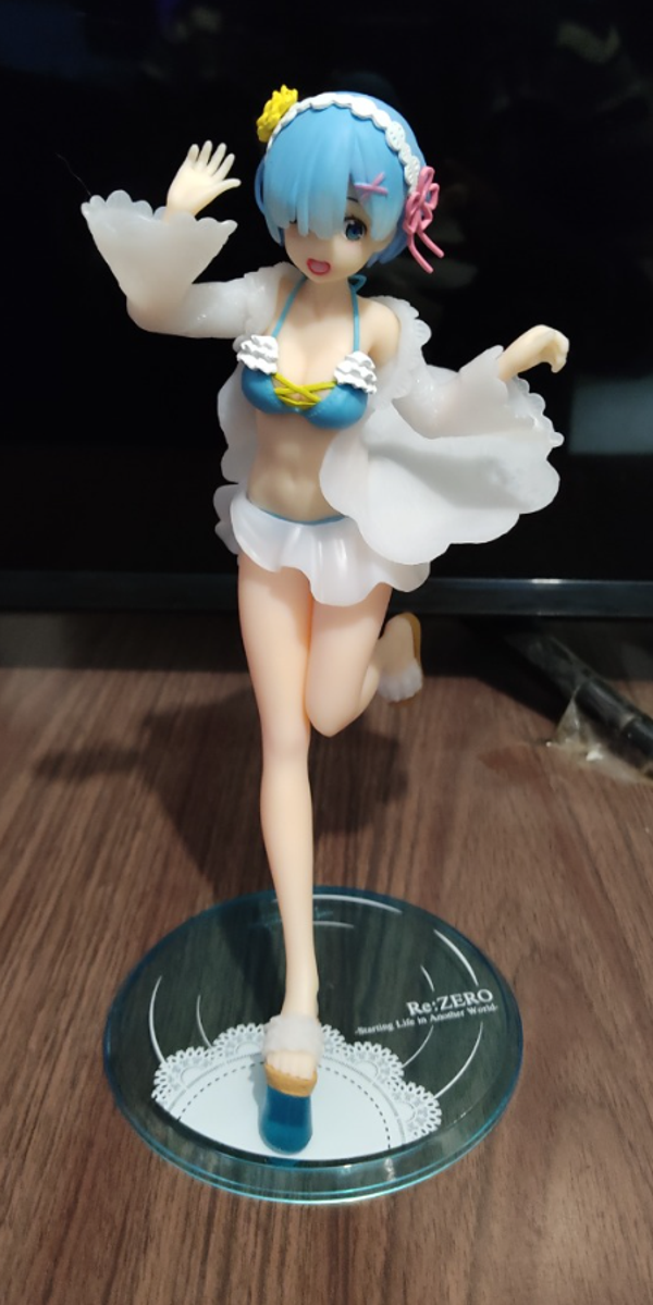 Figura de Rem traje de baño