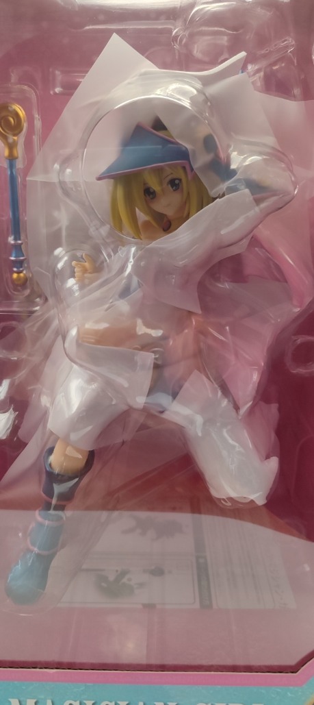 Figura de maga oscura  de yugioh