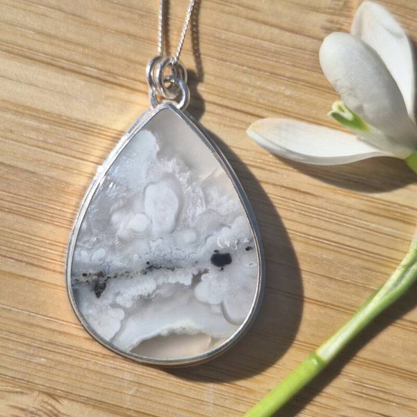 Pendentif quartz et perces-neige