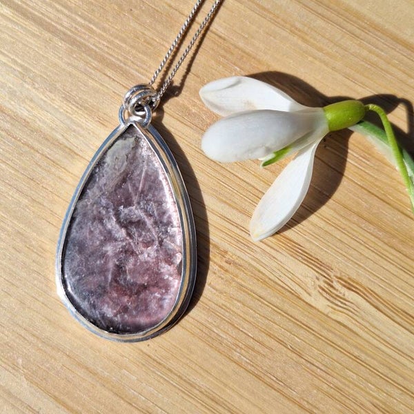 Pendentif en lépidolite à mica avec oiseaux