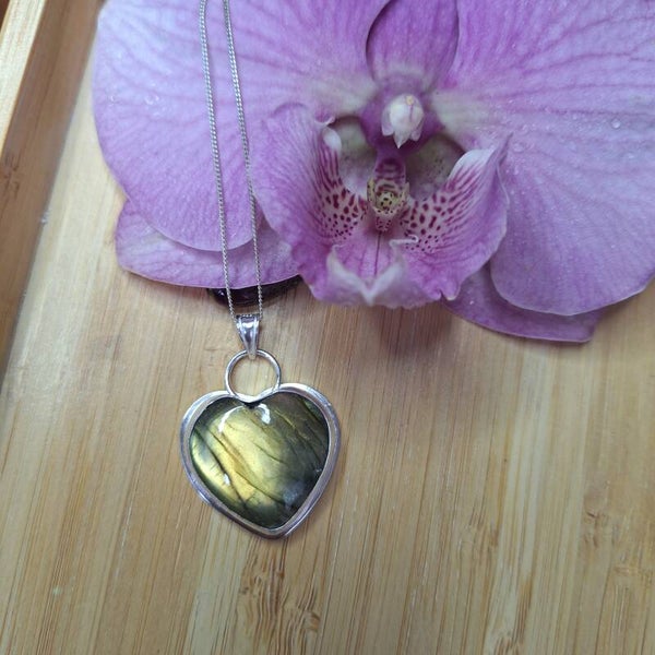 Pendentif cœur en labradorite