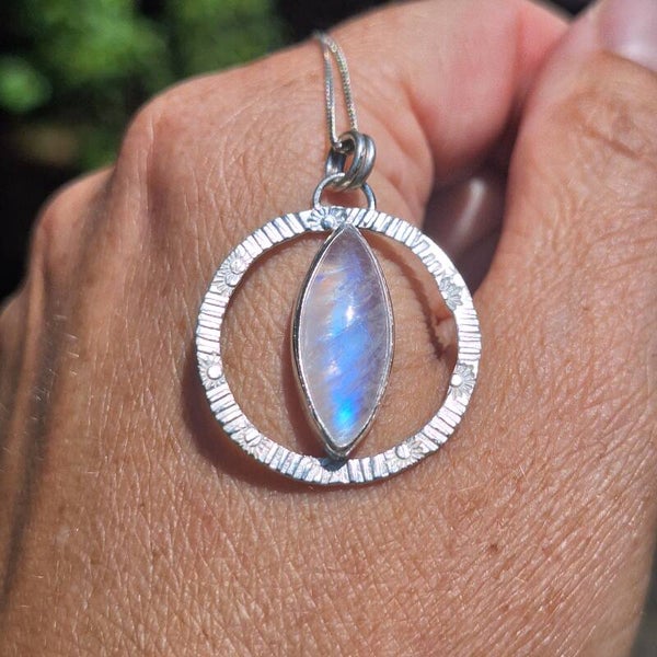 Pendentif pierre de lune arc-en-ciel