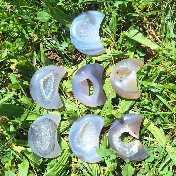 Lunes en agate avec inclusion de géodes