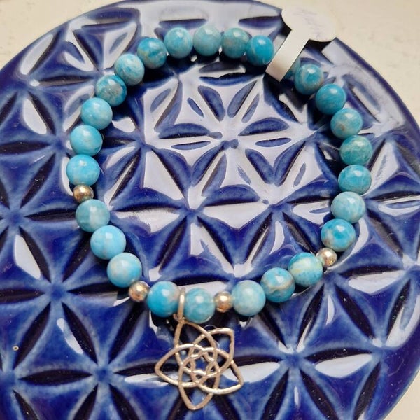 Bracelet en apatite claire et fleur de Vénus