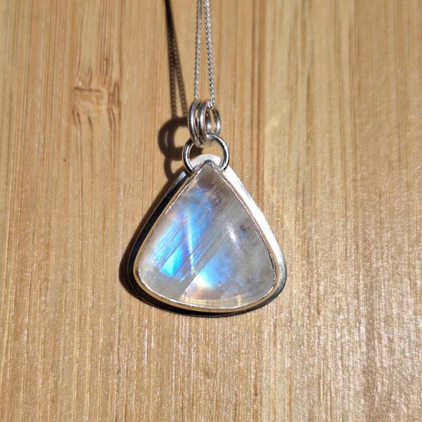 Pendentif pierre de lune arc-en-ciel