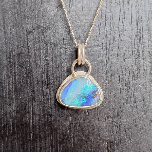 Pendentif en opale bouder