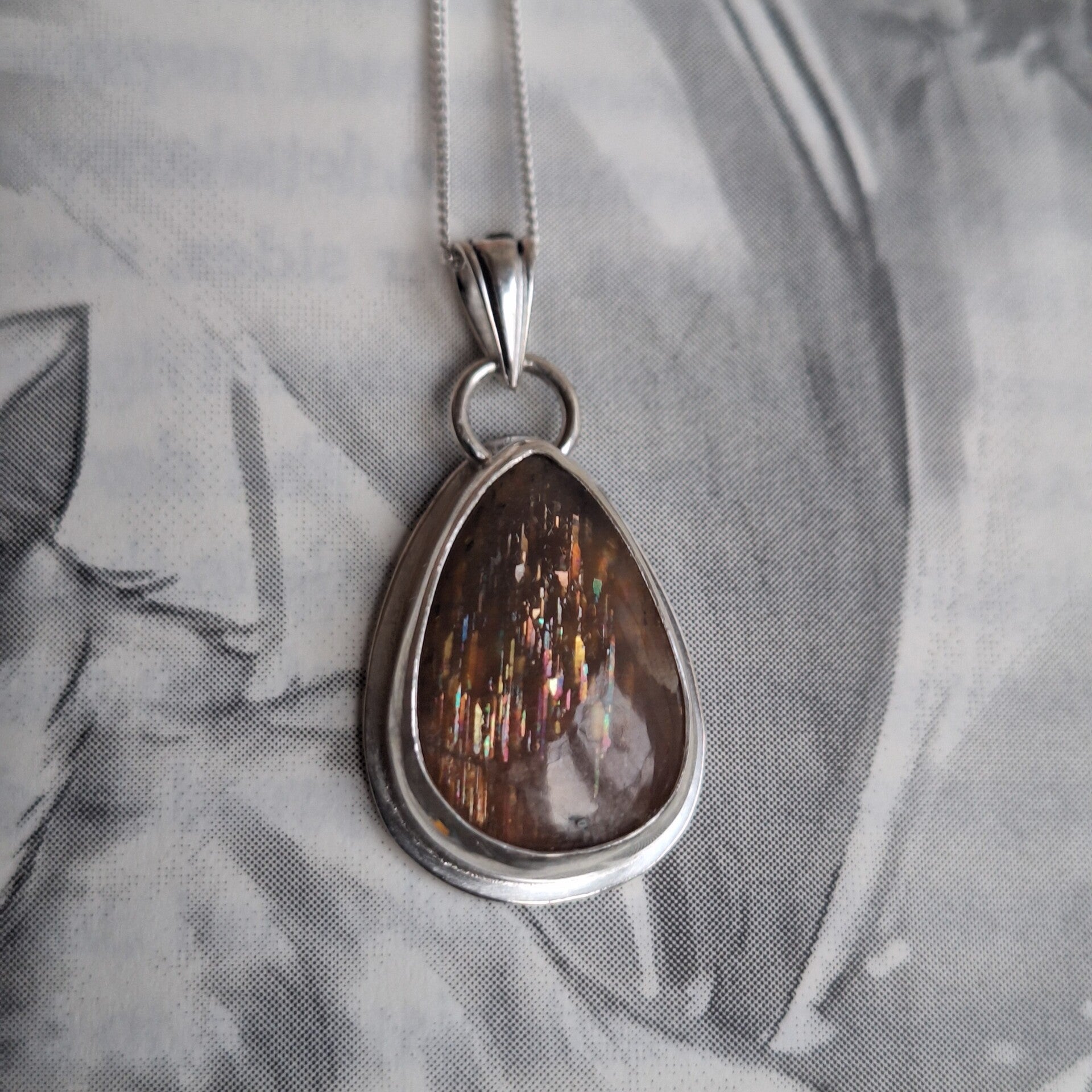 Pendentif en pierre de soleil