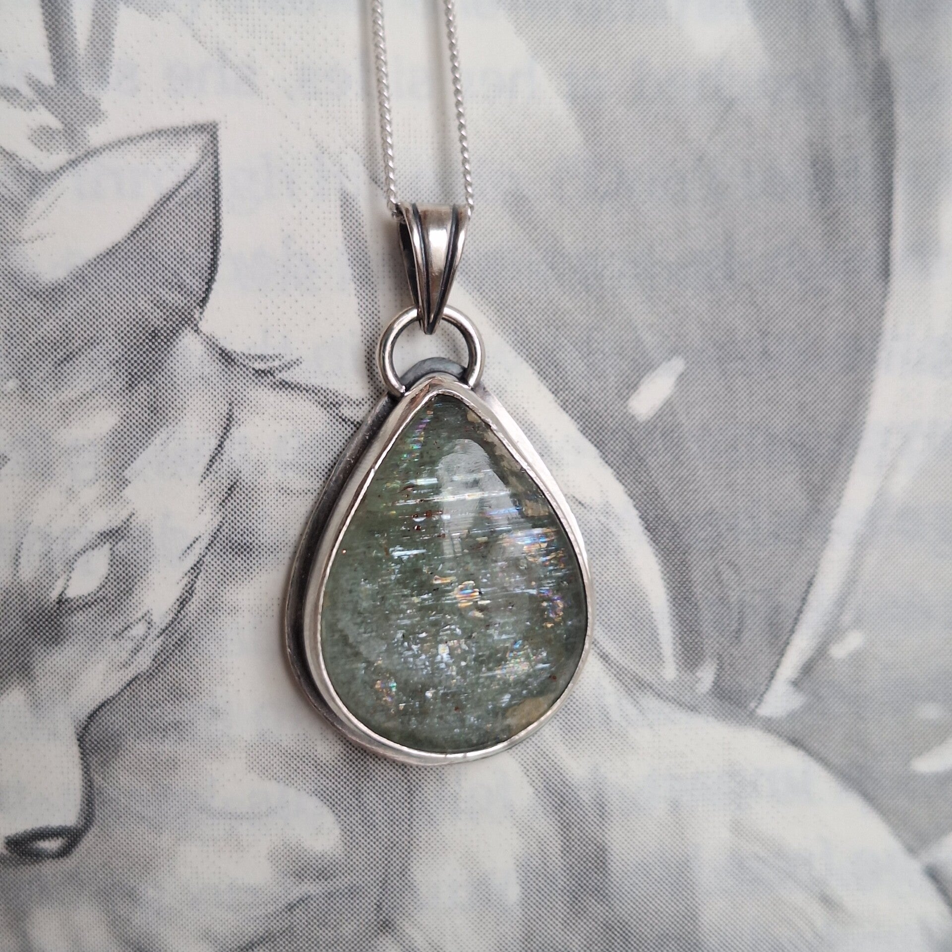 Pendentif avec pierre de soleil d'Oregon