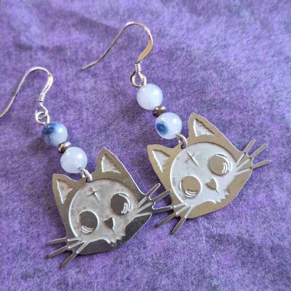 Boucles d'oreilles avec chat et quartz à inclusion de dumortiérite