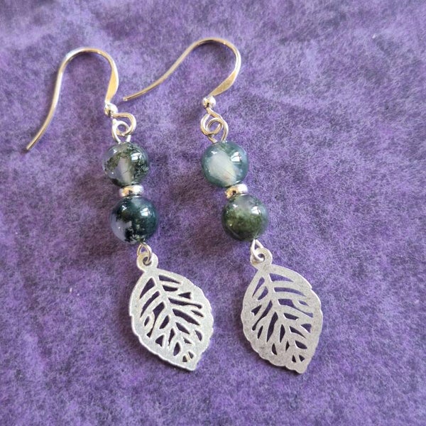 Boucles d'oreilles avec feuille et agate mousse