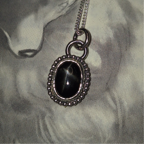 Pendentif avec diopside étoilée