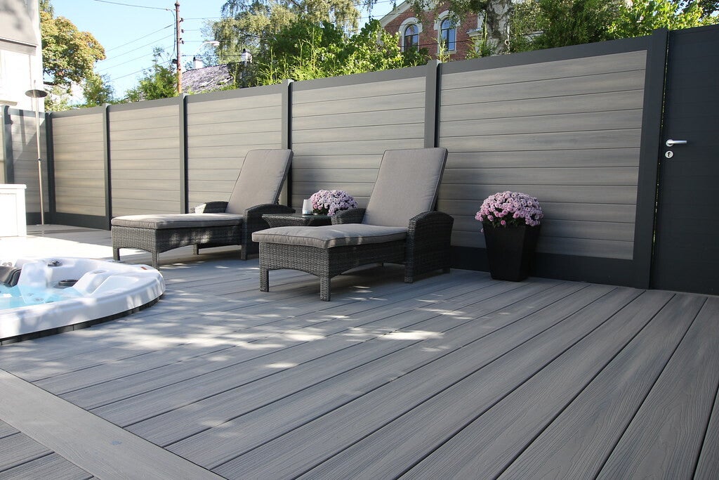 Clôture WPC BOSTON Exotics faibles IPE H183xL175 cm avec poteaux sur platine