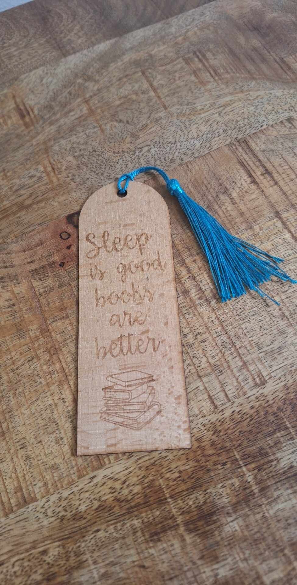 Bladwijzer hout 'Sleep is good, books are better'