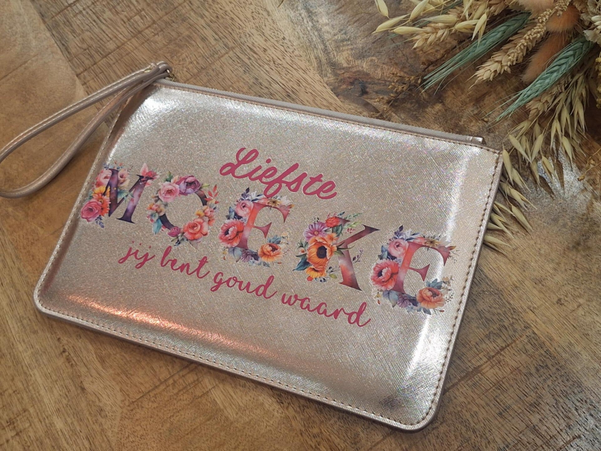 Gepersonaliseerde accessoire-tas ' Liefste MOEKE jij bent goud waard ' . (lederlook)