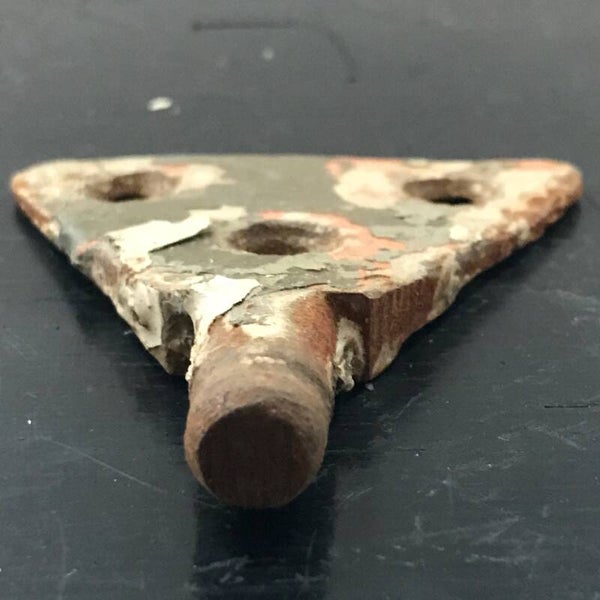 Pin met driehoekig bevestigings deel