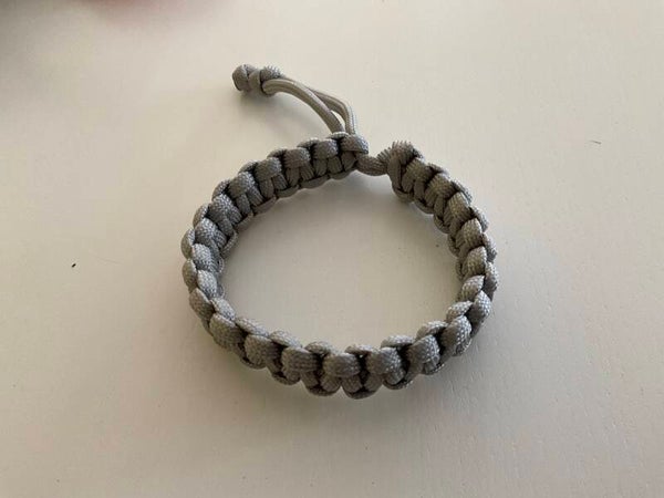 Verstellbares Paracord Armband in Uni Farben