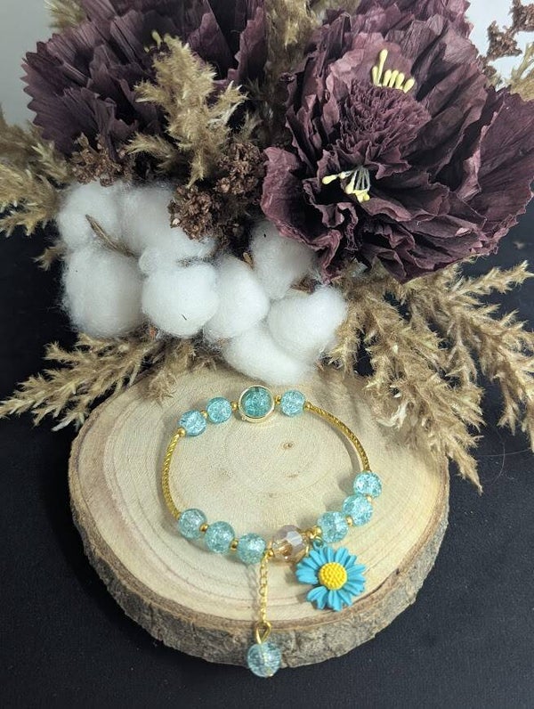 Armband Hellblau mit Anhänger "Blüte"