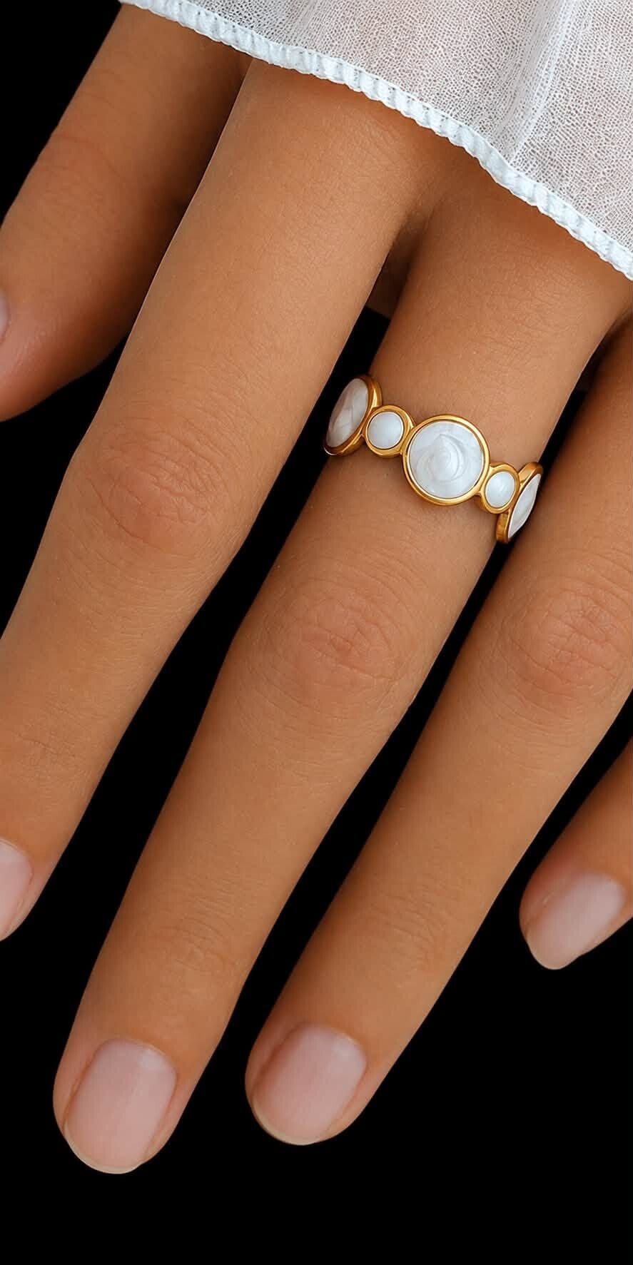 Luna ring