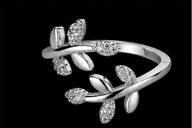 Ivy ring