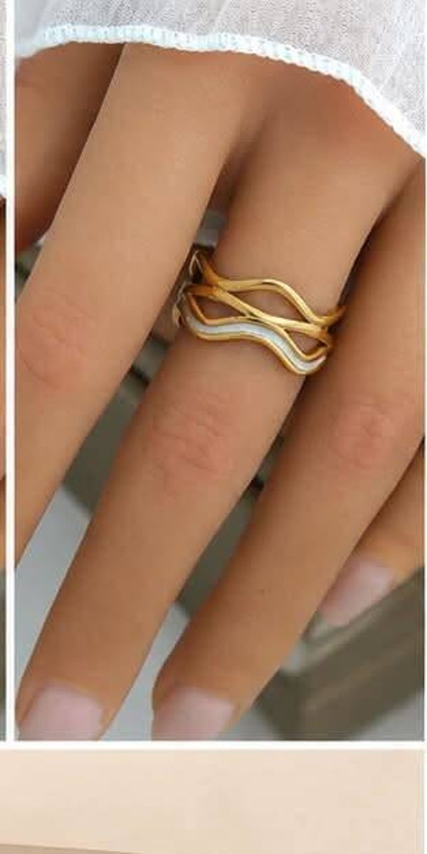 Twisted ring