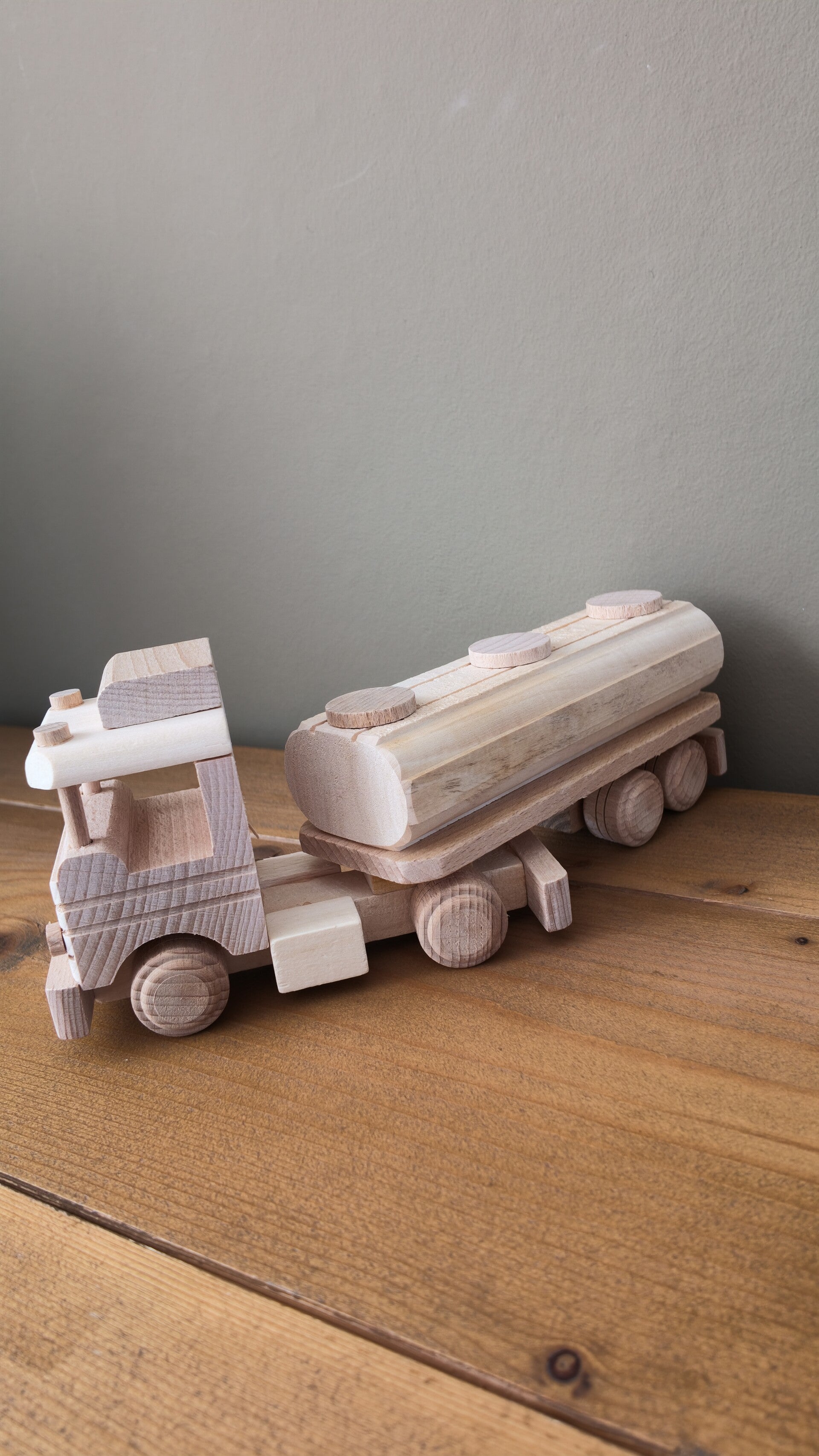 Houten tankwagen