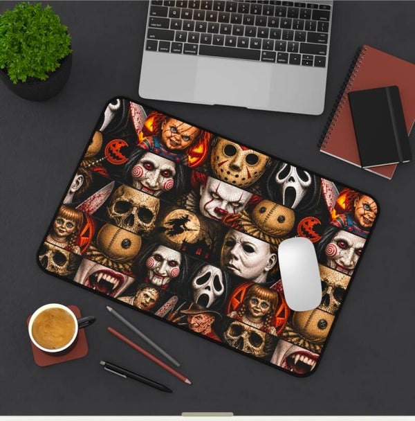 Horror Fans Desk Pad 🎃🖤