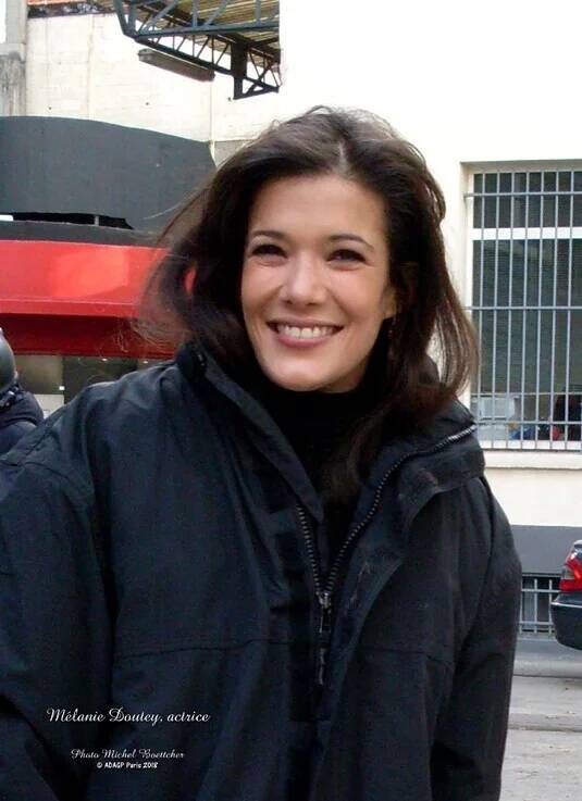 01201126octmelaniedoutey18x2672ppptxt-standard-bgw763.jpg