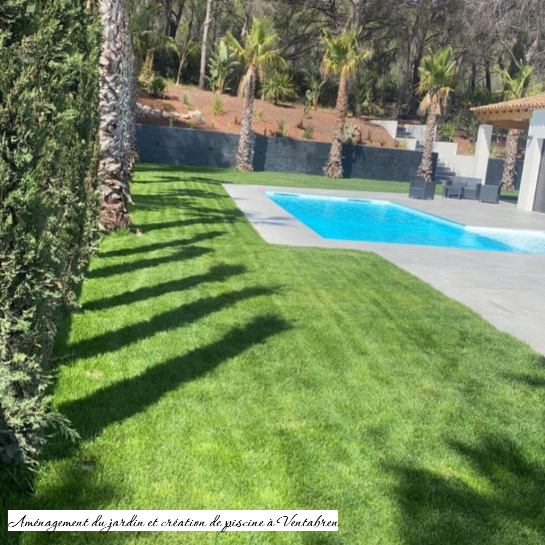 création piscines en béton avec création jardin plantation arbres et pose gazon naturel à Ventabren