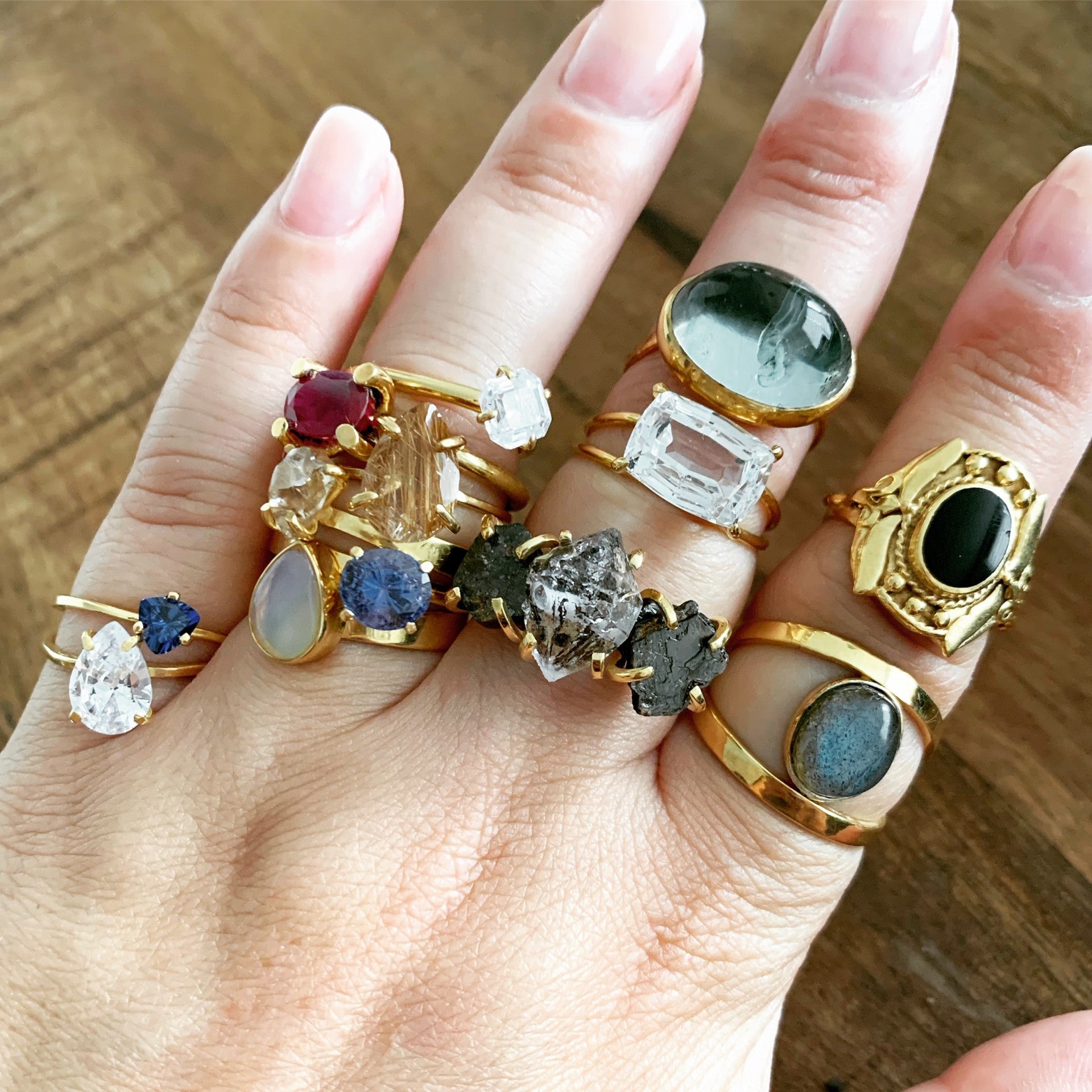 Handgemaakte ringen met diverse edelstenen