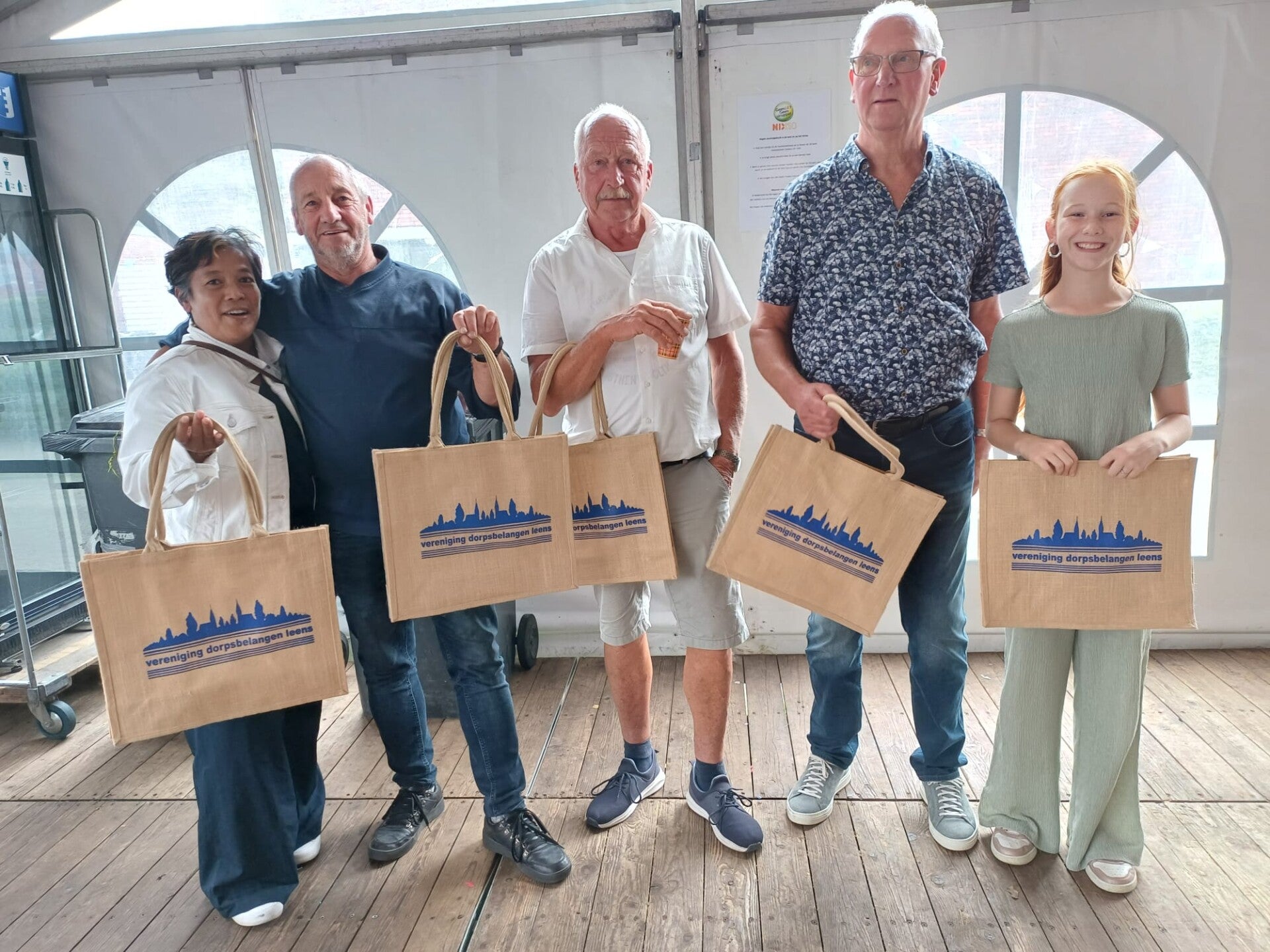 vrijwilligers-met-tasjes-dbl-standard.jpg