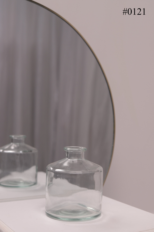 Vases en verre transparent — différentes formes et tailles