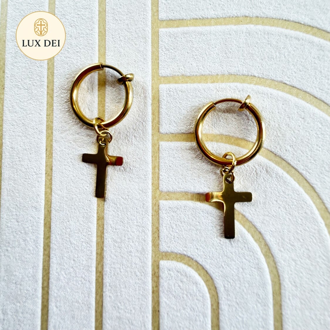 ✝️ Boucles d’Oreilles Croix Minimalistes sans perçage – Acier Inoxydable Doré ou Noir