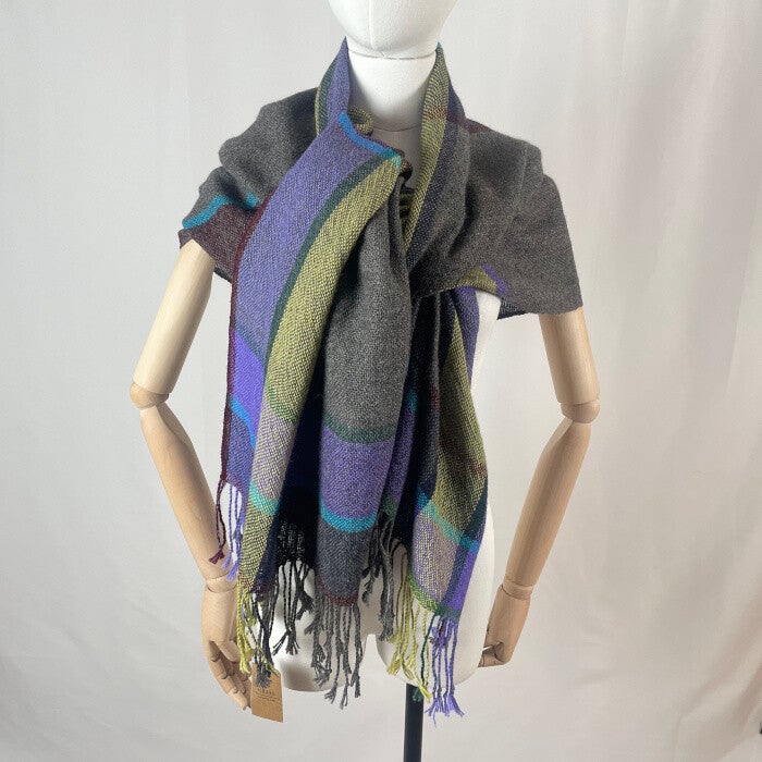 Echarpe alpaga motif carreaux bleus