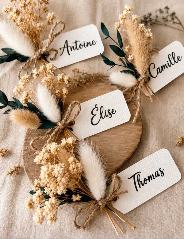 Marque-place personnalisé avec fleurs séchées – Mariage bohème & champêtre