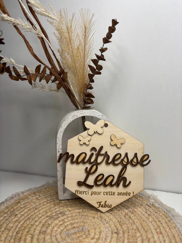 Plaque en bois personnalisée – Statut & prénom en relief