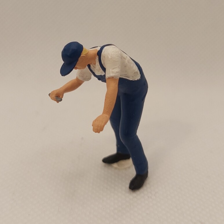 K032 Mechaniker mit Werkzeug