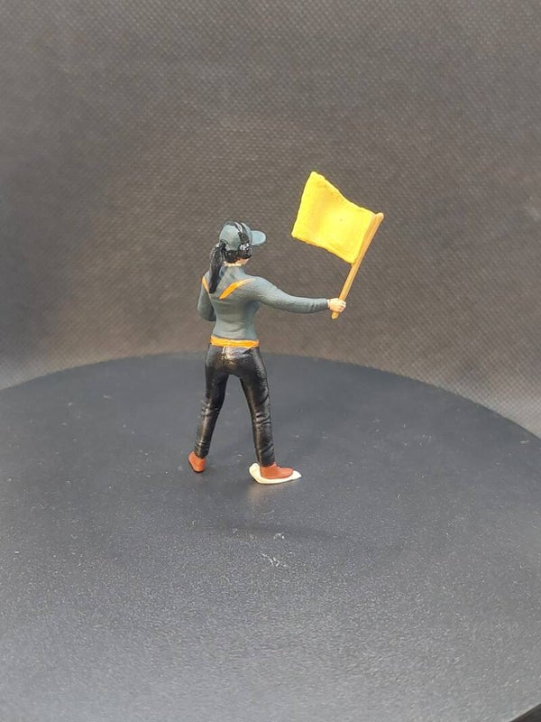 K066 Streckenposten Frau mit Fahne