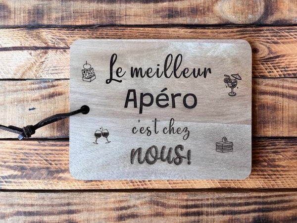 Petite planche à découper en Bois d'acacia "Le meilleur apéro c'est chez..."à personnaliser