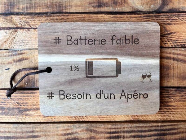 Petite planche à découper en Bois d'acacia "Batterie faible, besoin d'un apéro"