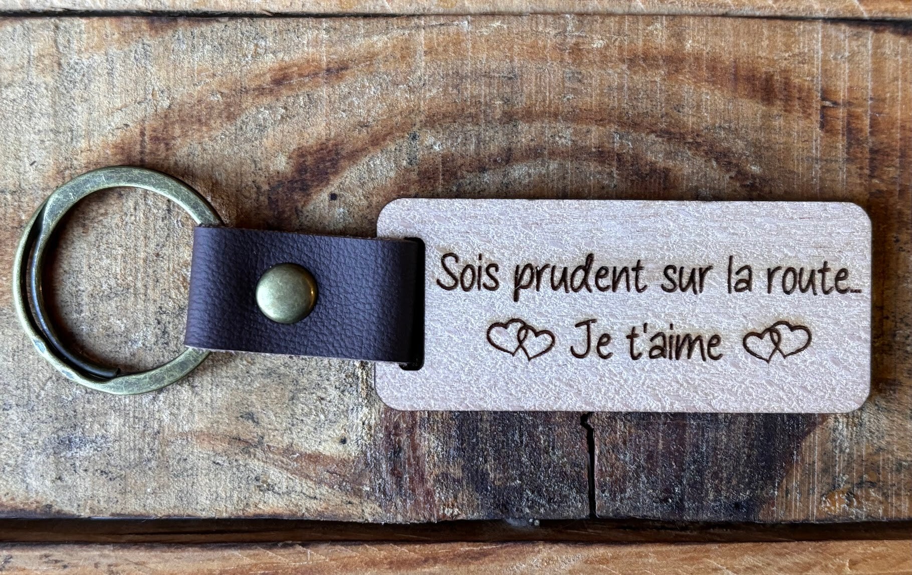 Porte-clés en bois de hêtre brut "Sois prudent sur la route, je t'aime"