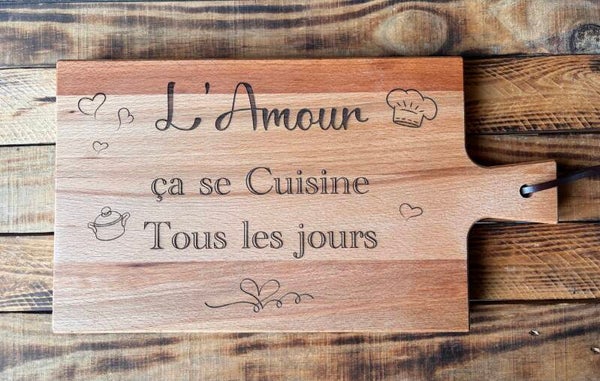 Planche à découper en Bois de hêtre, huilée « L’Amour ça se cuisine tous les jours »