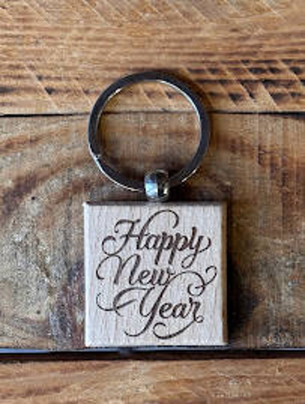 Porte-clés carré en bois de hêtre brut "Happy New Year"