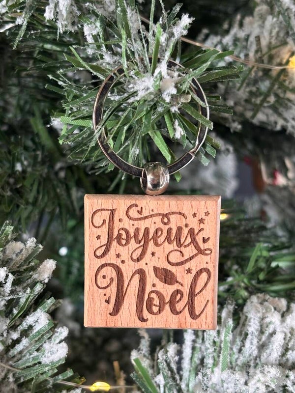 Porte-clés carré en bois de hêtre brut "Joyeux Noël"