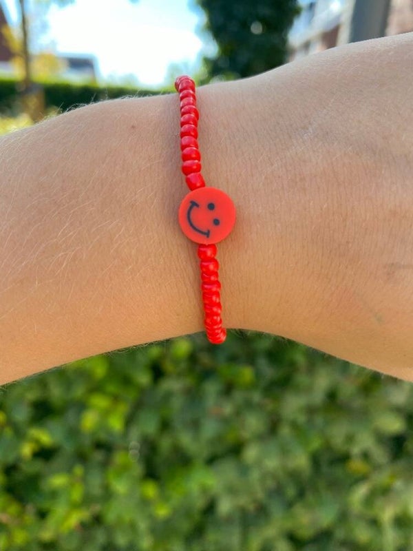 Armbandje rood met smiley